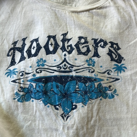 Hooters tee - Picture 2 of 3
